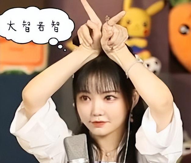 B站咬人貓回歸一姐，穿紅衣約爾跳宅舞，宅男：還是這么sao插圖6