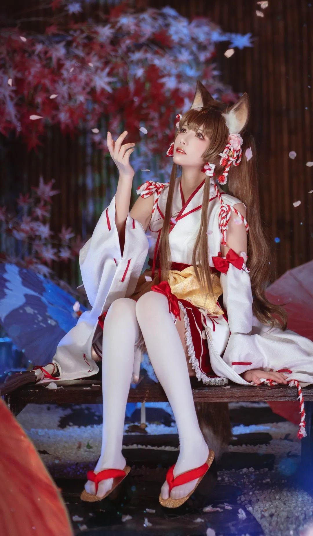 優莉娜，俏皮的巫女《盾之勇者成名錄：浪潮》插圖2